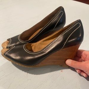 Aerosoles black wedge peep toe heels size 9 1/2